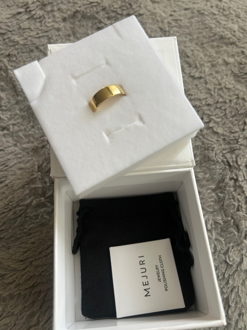 Mejuri Polished Gold Cigar Band Ring - Picture 4 of 5